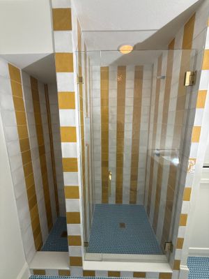 Frameless Shower 
