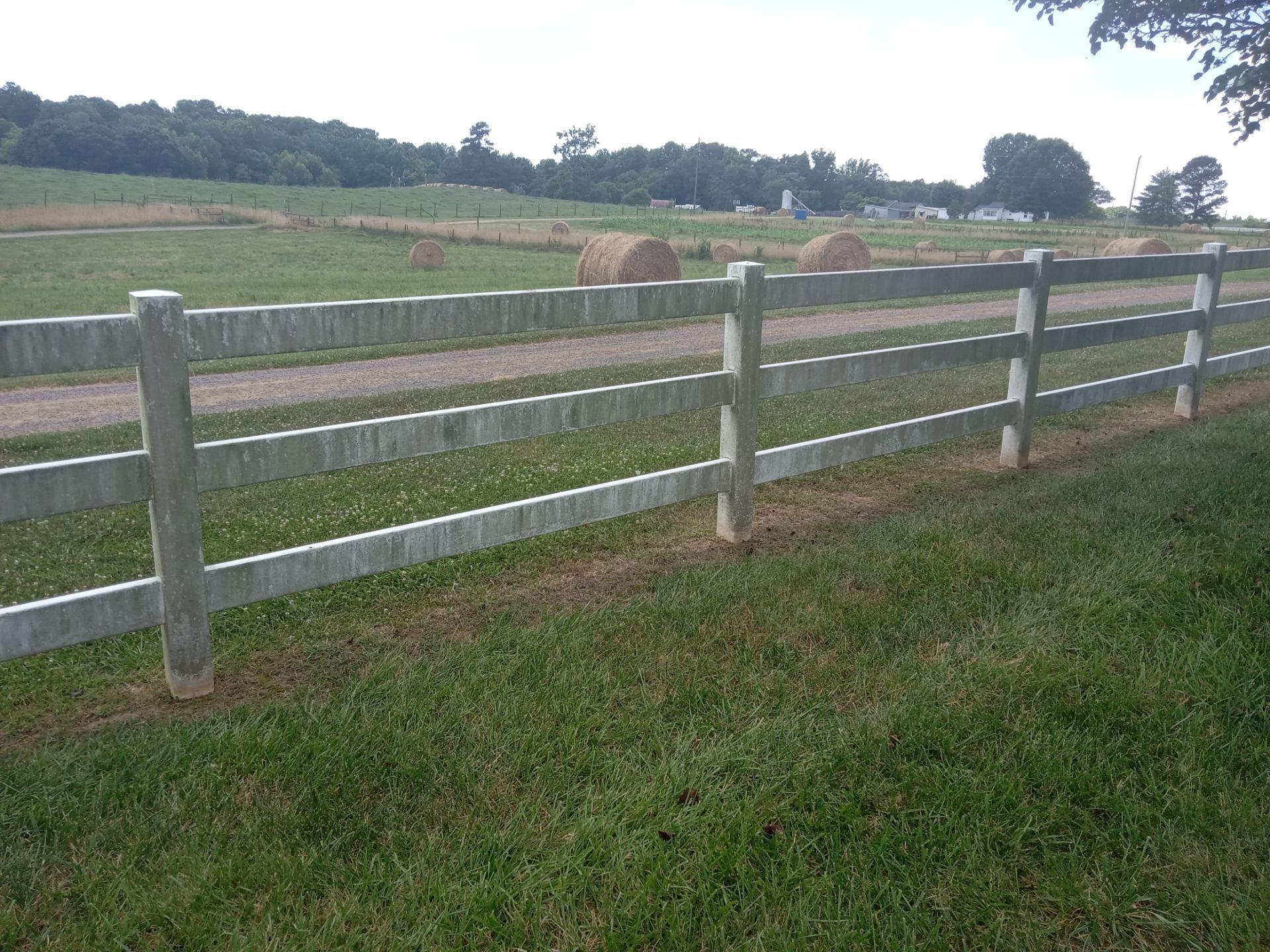 pressure washing a white wooden fence removing dirt and mildew restoring appearance