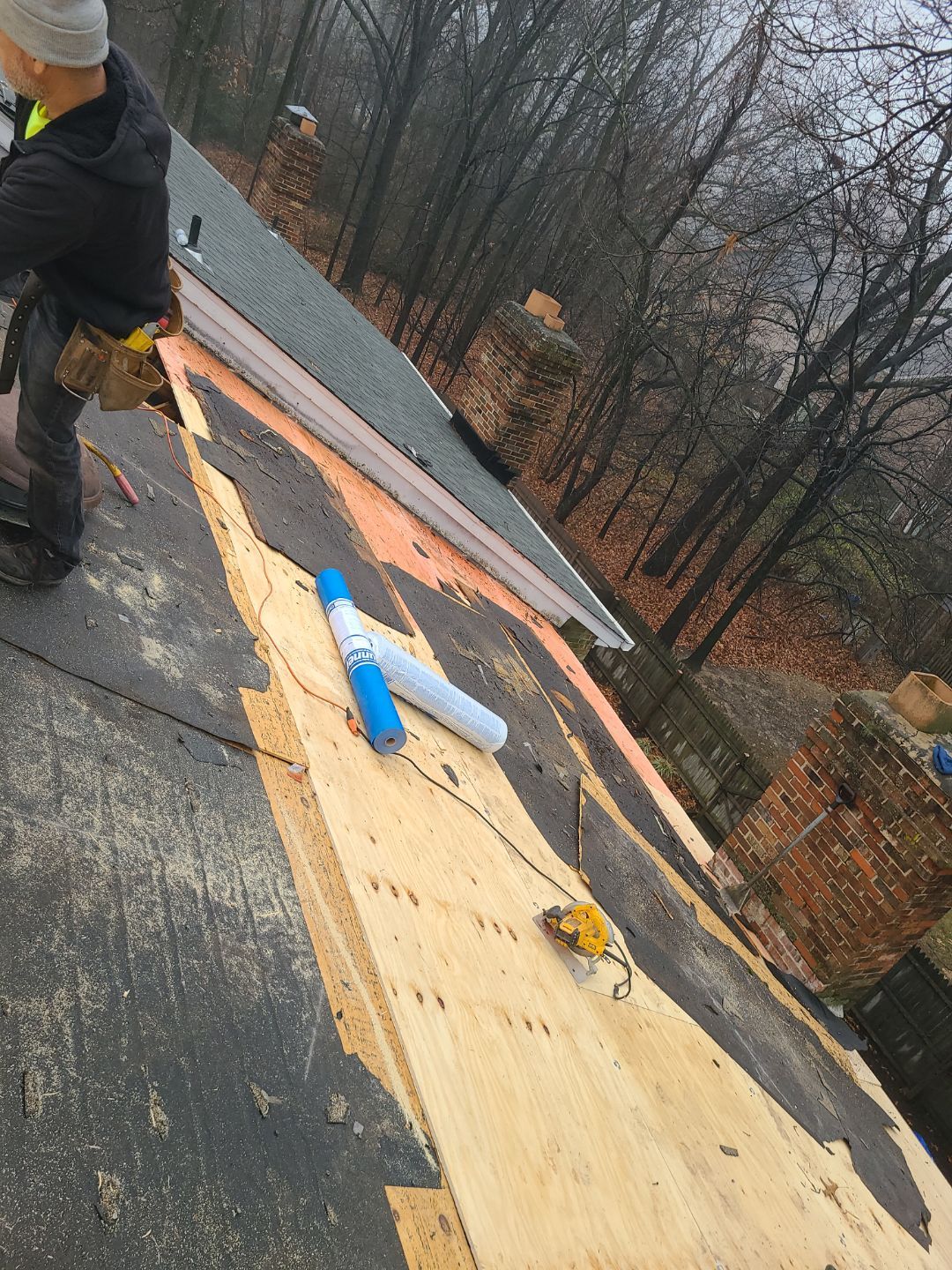 Vienna: Residential Roof Replacement with CertainTeed Landmark Pro in Max Def Weathered Wood by RM Banning, Inc.