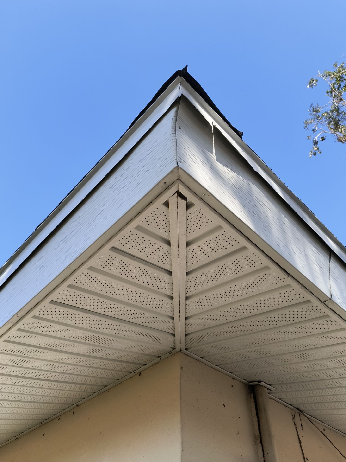 White Soffit and Fascia Upgrade in Sarasota FL by Gutter Professors