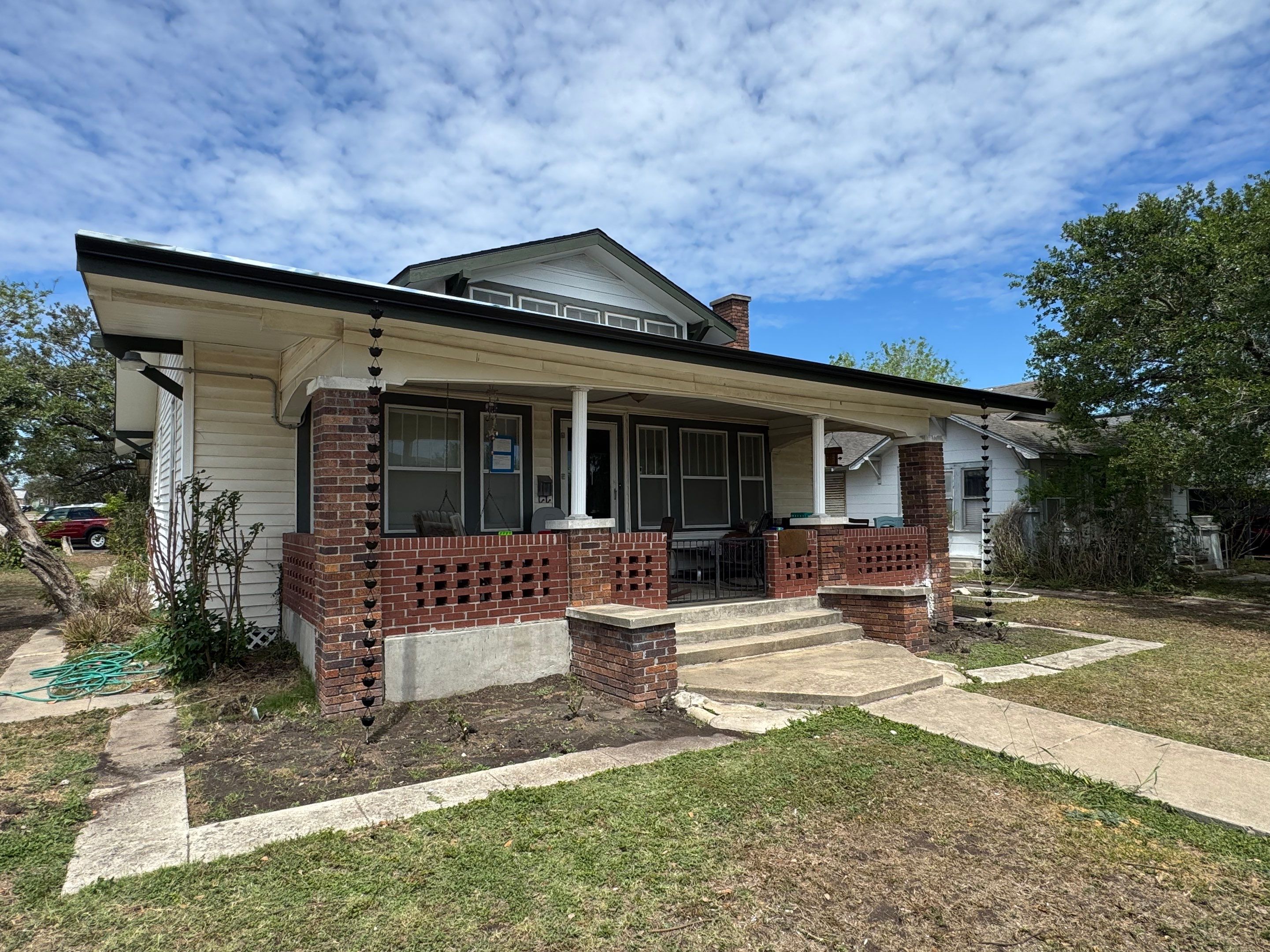 Mid-Century Bungalow by Bayfront Roofing and Construction