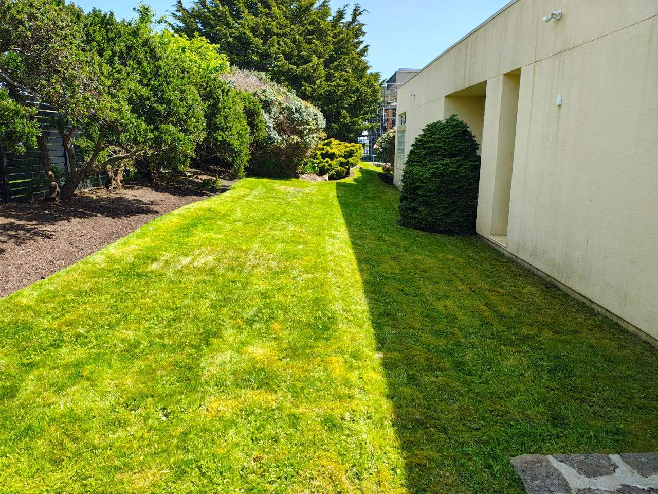 Garden Care - Oak Bay Residence by Habanero Garden and Exterior Care