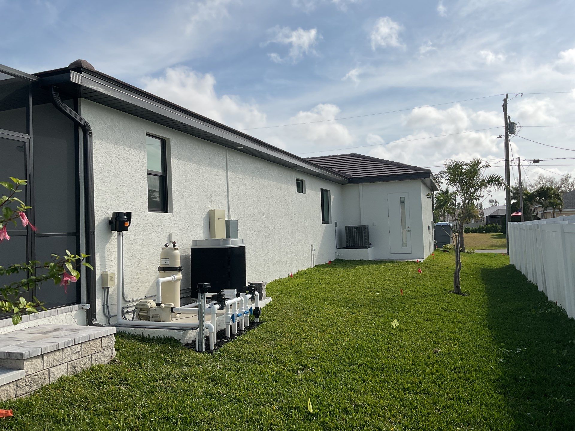 Bronze Seamless Gutters using K-Style Seamless Gutters in Cape Coral FL by Gutter Professors
