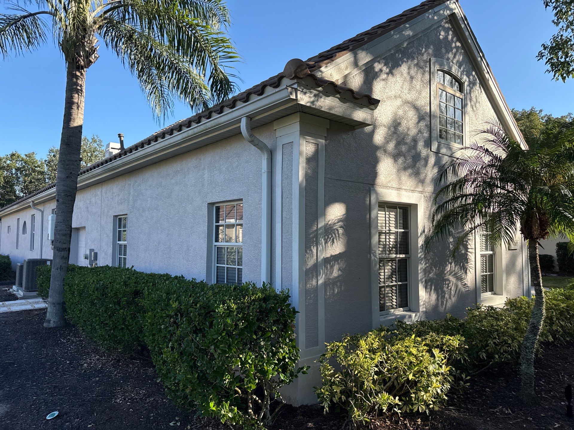 House Wash, Pool Deck & Screen Enclosure Cleaning | University Park, Sarasota FL by Sunshine AquaWash