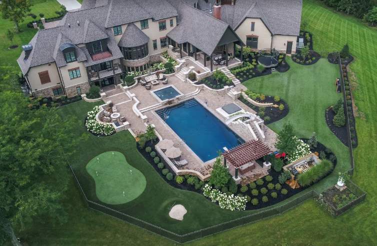 Custom Backyard Putting Green and Synthetic Turf Lawn in Delaware by Southwest Greens Midwest