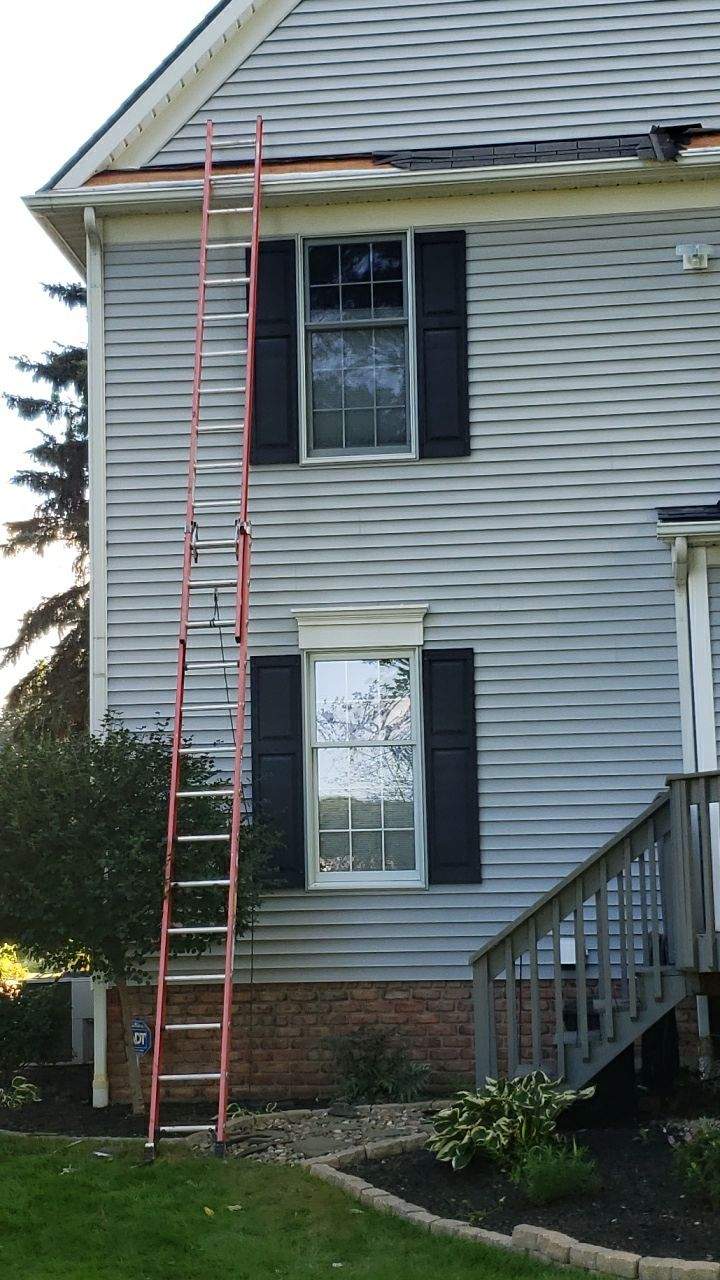 Brand: Atlas Pinnacle Color: Pristine Socthgard Pewter Drip: Black by Eagle Eye Roofing