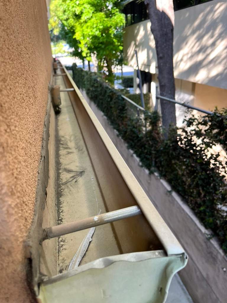 HOA Gutter Cleaning South Mentor Ave Pasadena by Palm Coast Solar Cleaning