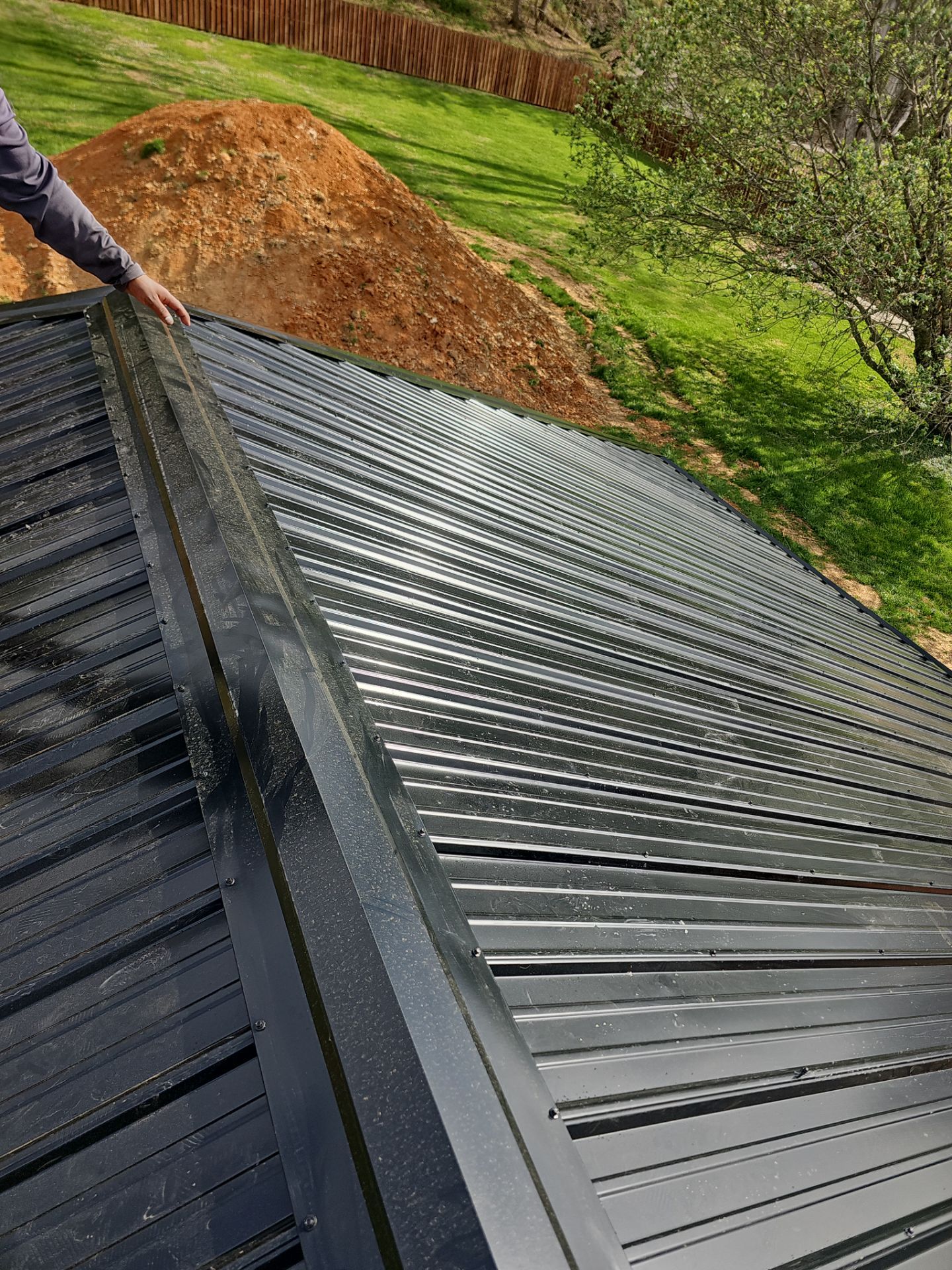 Daniels Garage by Omnia Roofing