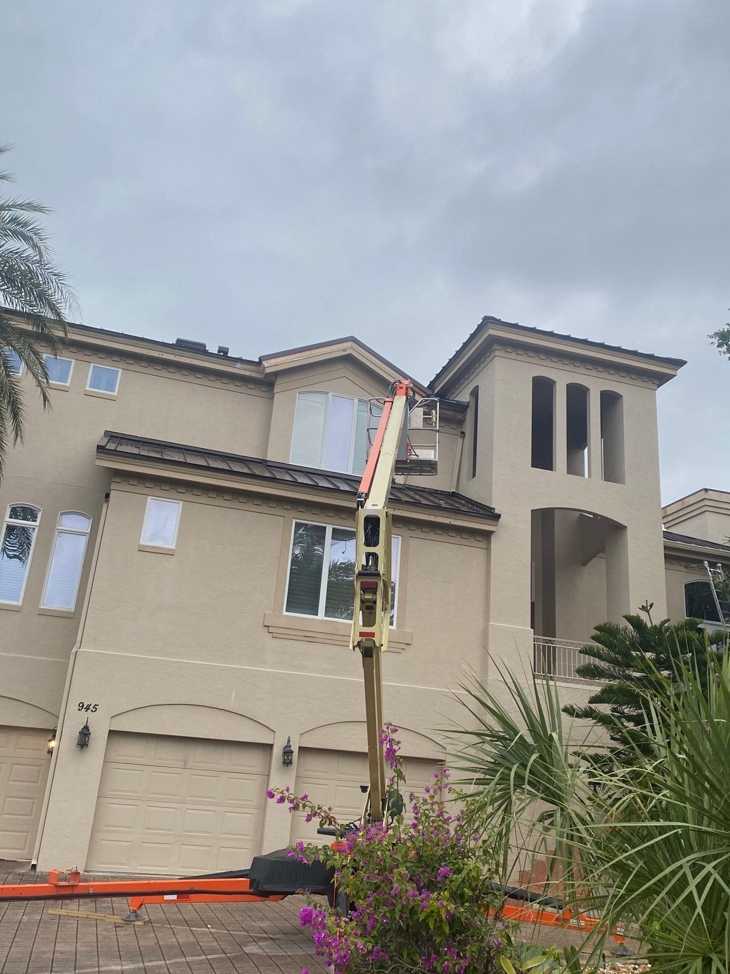 Seamless Gutters in Sarasota FL by Gutter Professors