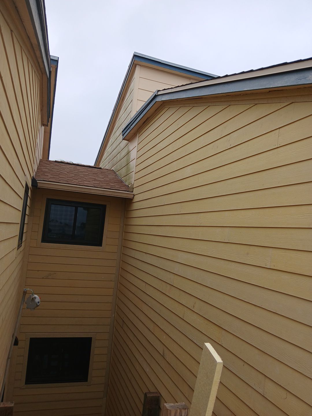 Exterior remodel Fortuna Bay Condos by Bayfront Roofing and Construction