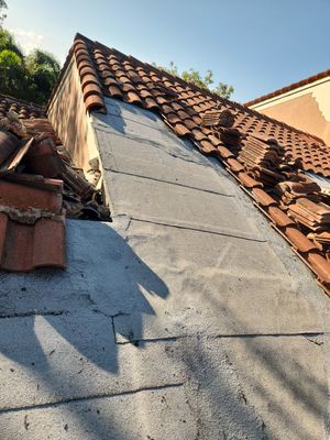 Concrete Tile Roof Repair in Coconut Creek – Reliable & Long-Lasting Solutions