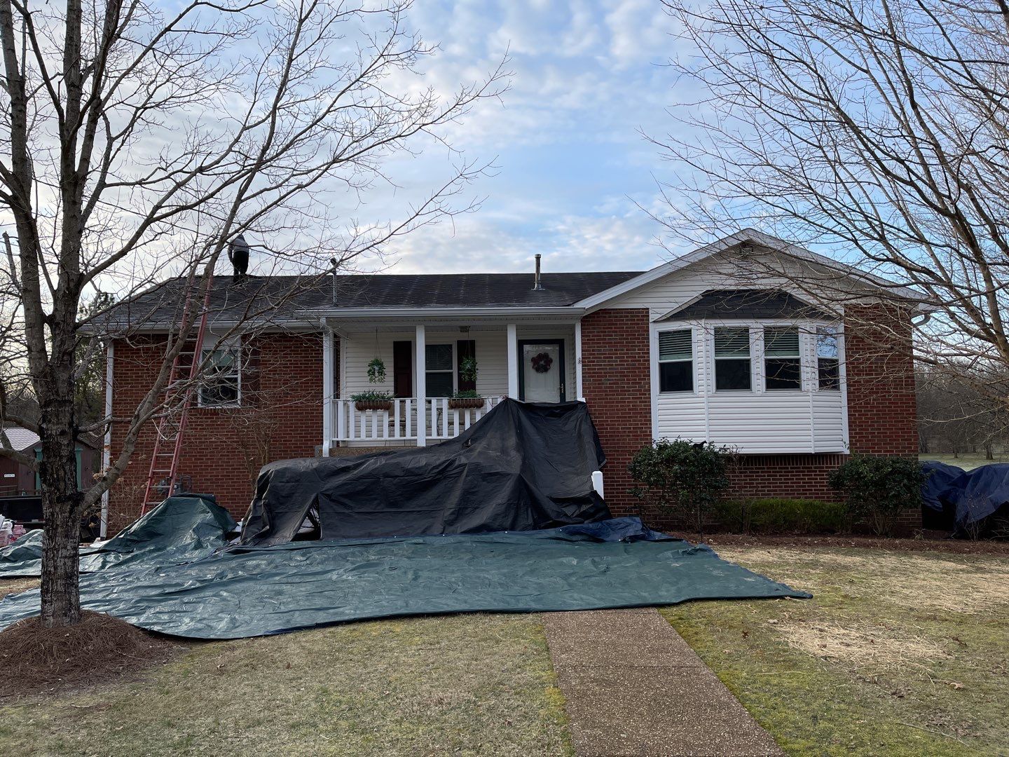 Residential Roofing Installation using Owens Corning Oakridge Roofing System by Undersun Roofing 