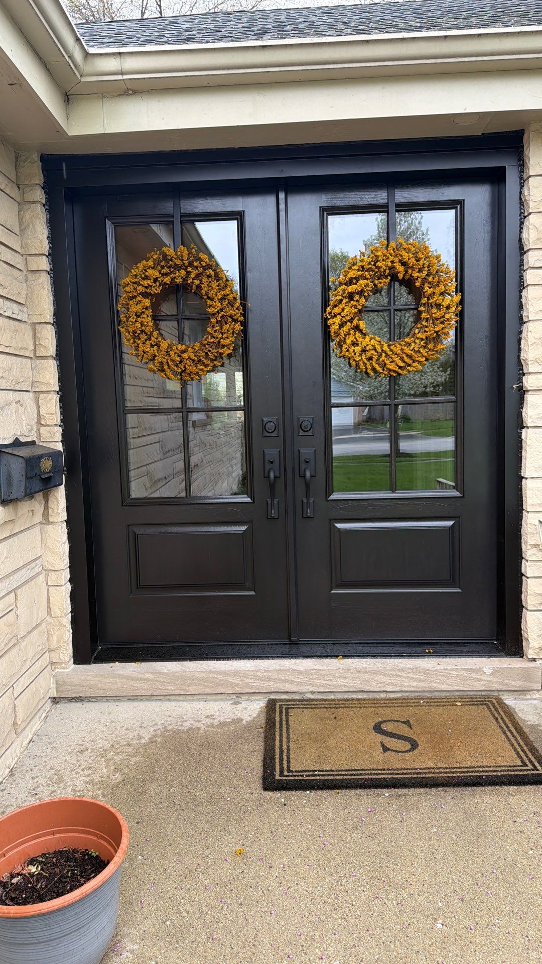Entry door replacement project by Pro Home Services Inc