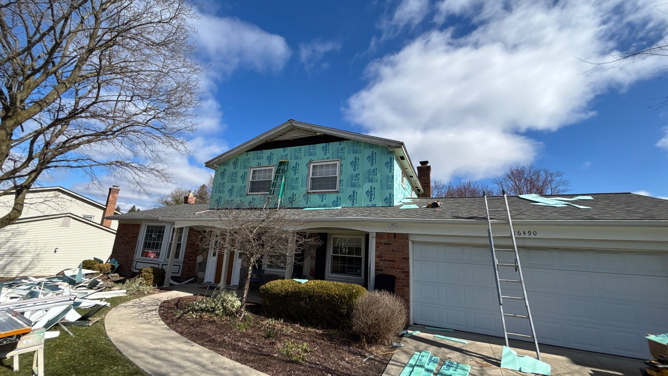 Siding Replacement using Alside Charcoal Smoke and Roof Replacement using Owens Corning Peppercorn by 180 Contractors
