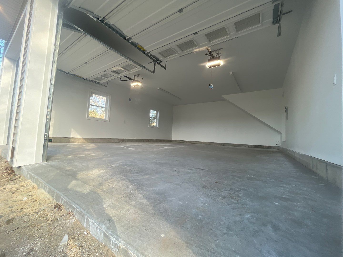 Garage in Nashua, NH 03063 by Symphony Concrete Coatings