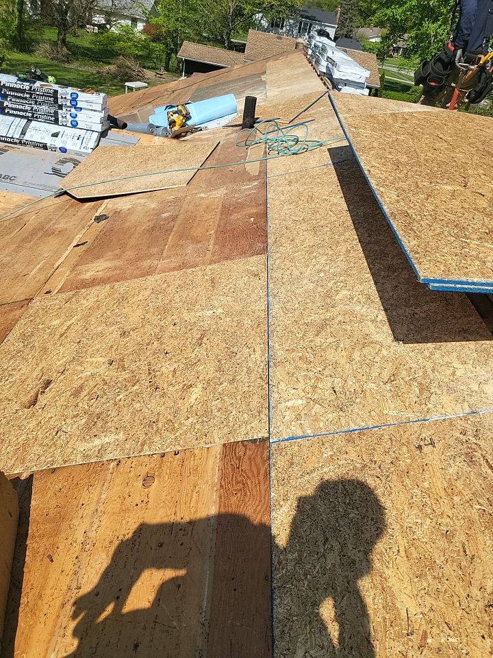 ATLAS PINNACLE COLOR: SUMMER STORM DRIP EDGE: WHITE by Eagle Eye Roofing