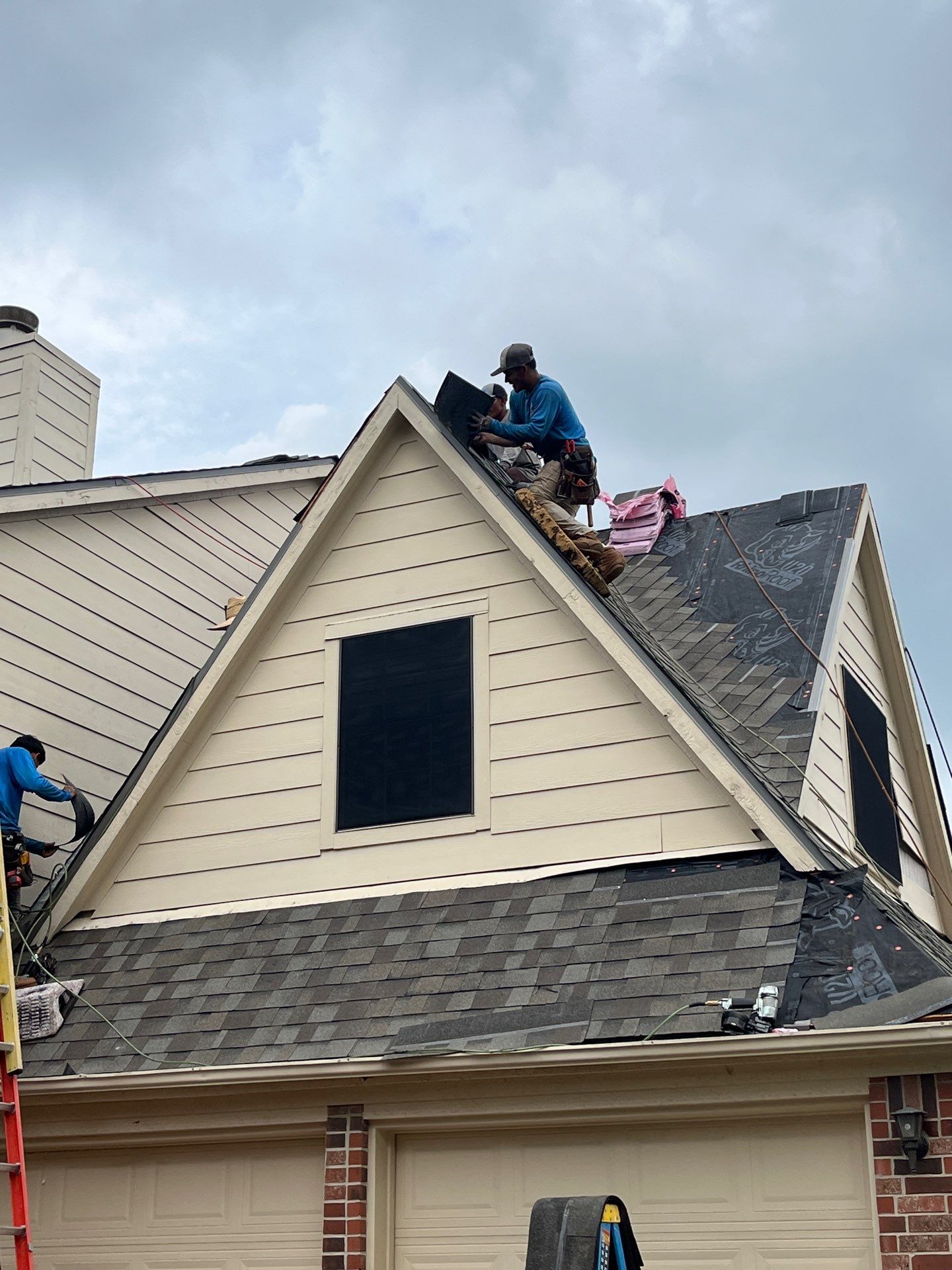 Residential Roofing Installation using Owen's Corning Duration (Lifetime) Shingles by Roof Repair Company