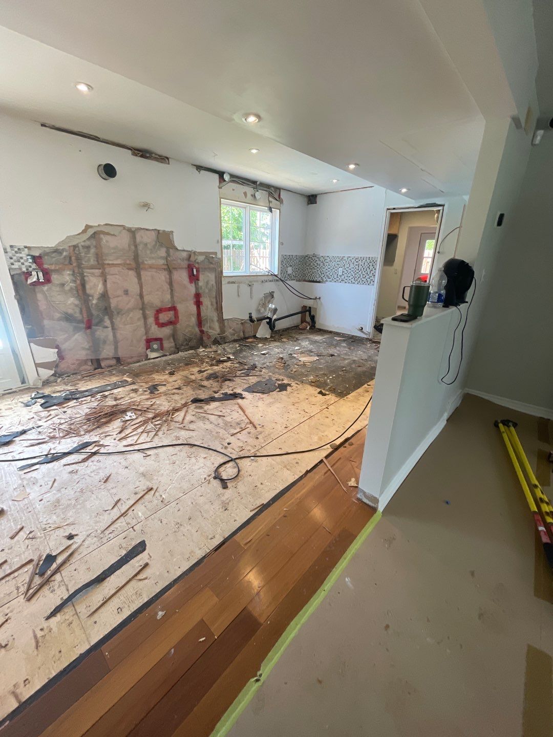 Kitchen remodel  by Eco-Nature Construction Inc.