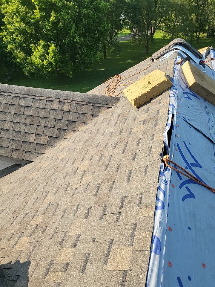 ATLAS PINNACLE COLOR: WEATHERED SHADOW by Eagle Eye Roofing