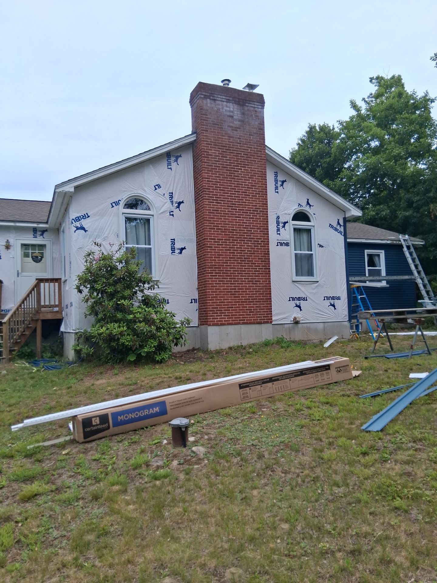 Barnstead, NH – Premium Vinyl Siding Transformation by Tall pine roofing