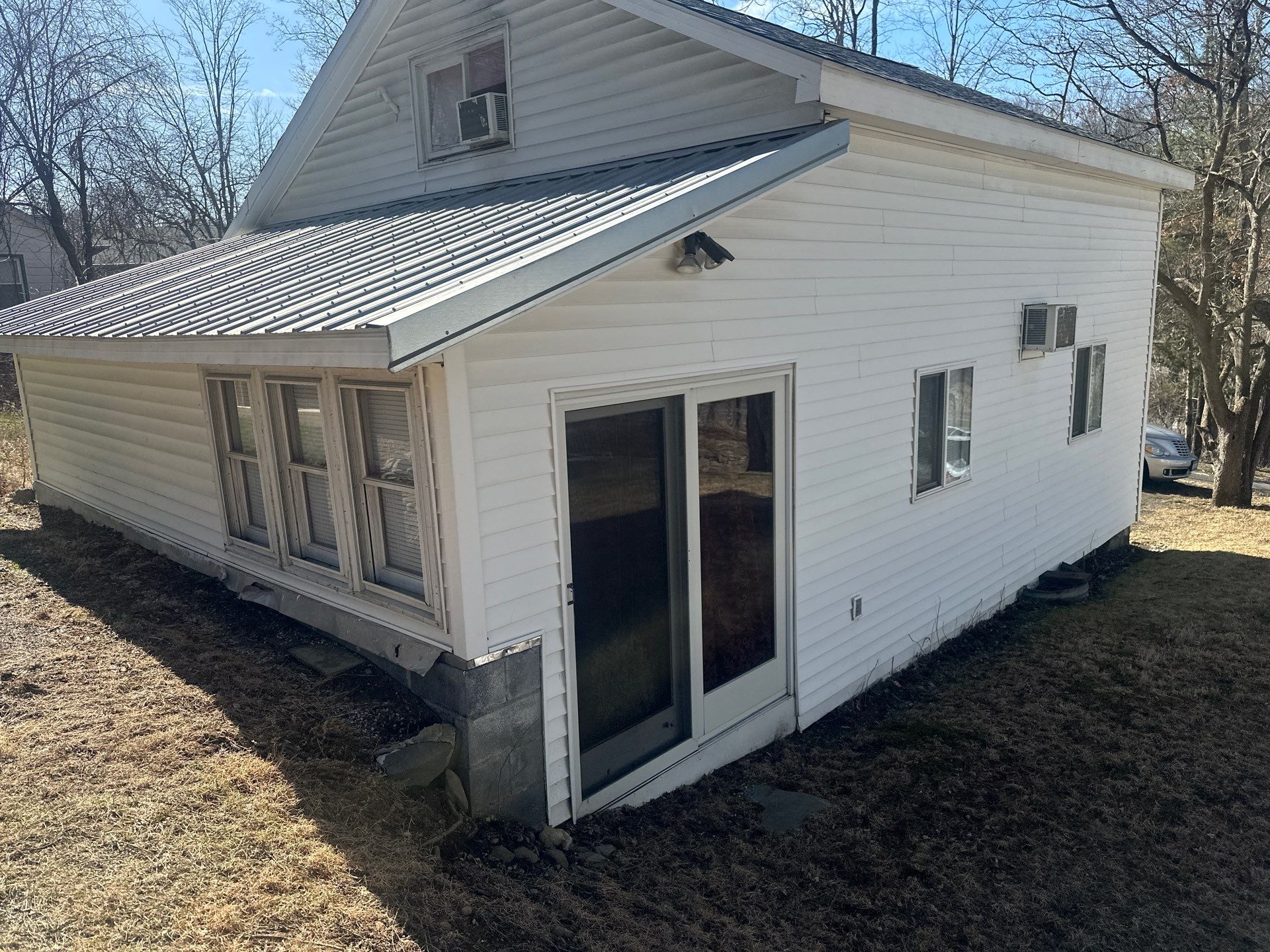 Happy Siding Customer in Highland NY  by roberts roofing