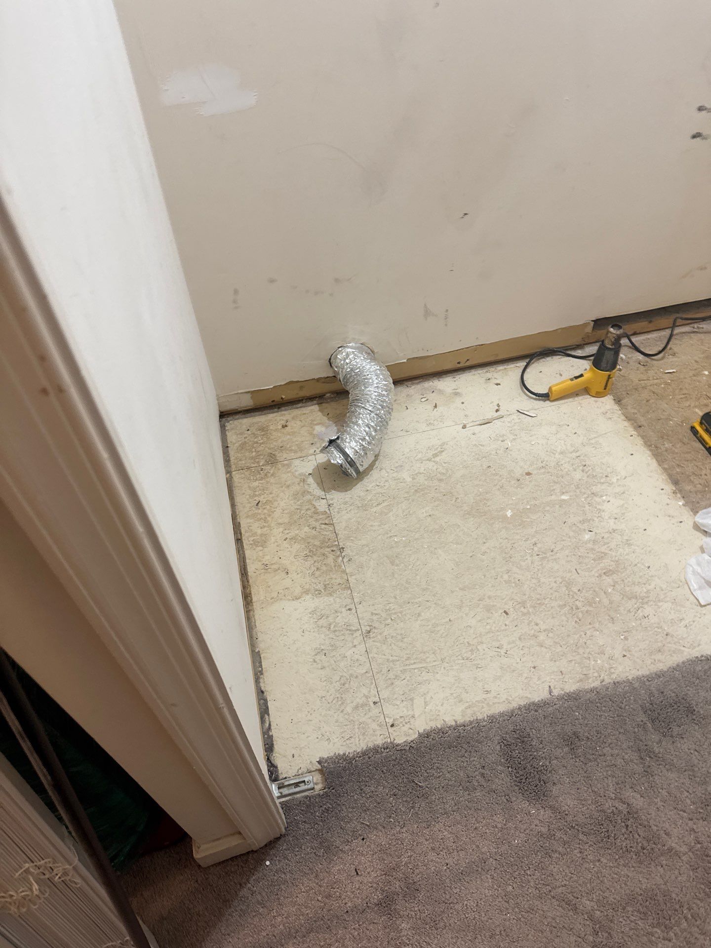 LAUNDRY AND HALLWAY REMODELING using Sherwin Williams  by La Bendicion Contruction Llc