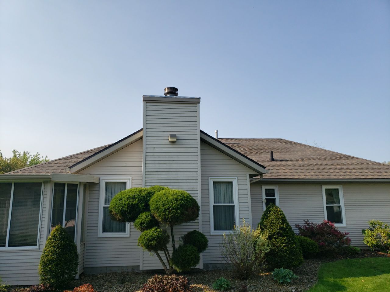 Brand: Atlas Pinnacle Color: Pristine Scotchgard Weathered Shadow Drip: Musket Brown by Eagle Eye Roofing