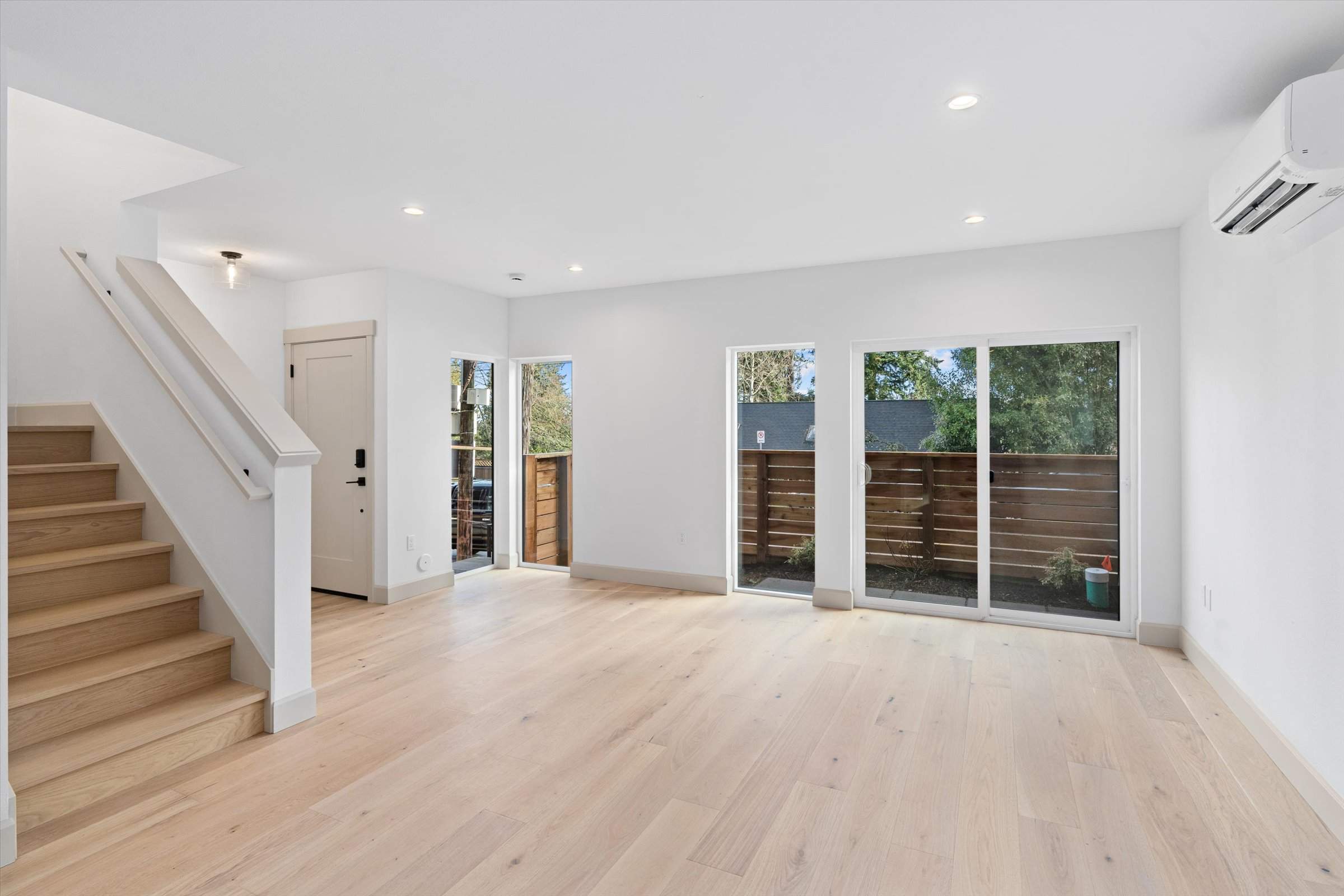 Maple Leaf 6-unit new construction by LinMak Construction