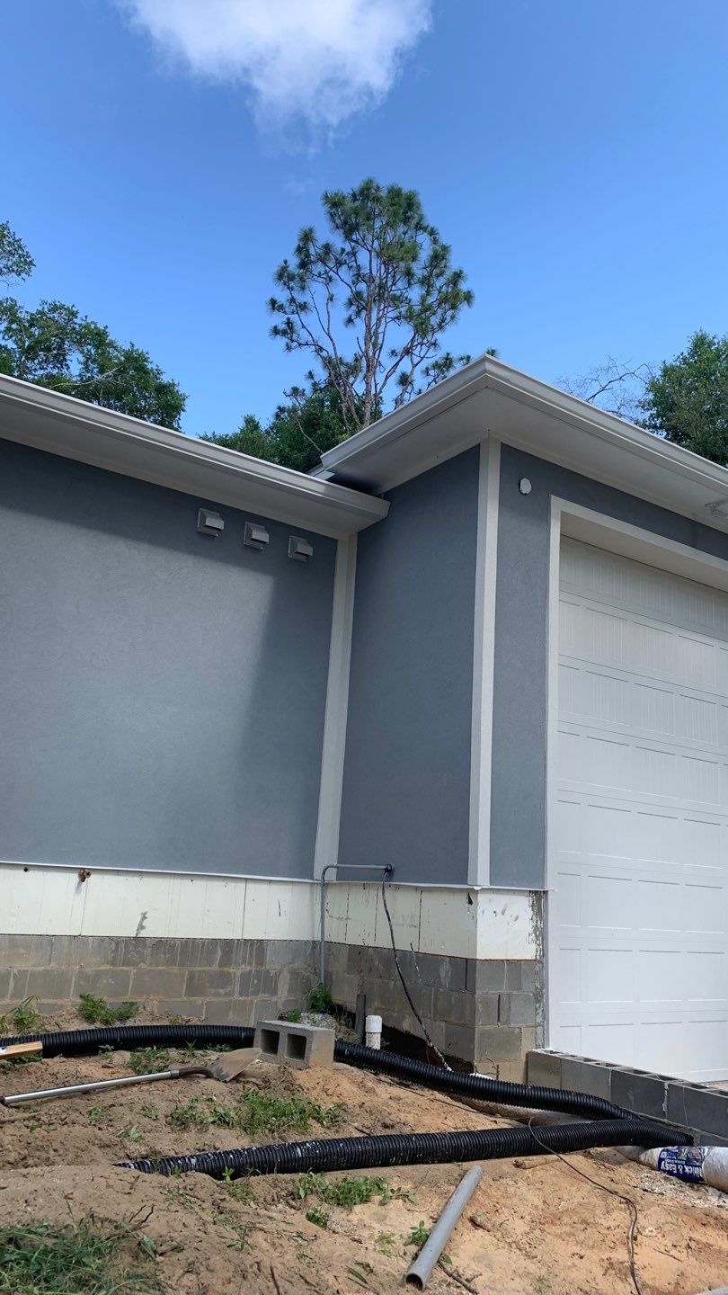 Seamless Aluminum Gutter Installation using 6 Inch Seamless Gutters in MIlton FL by Gutter Professors