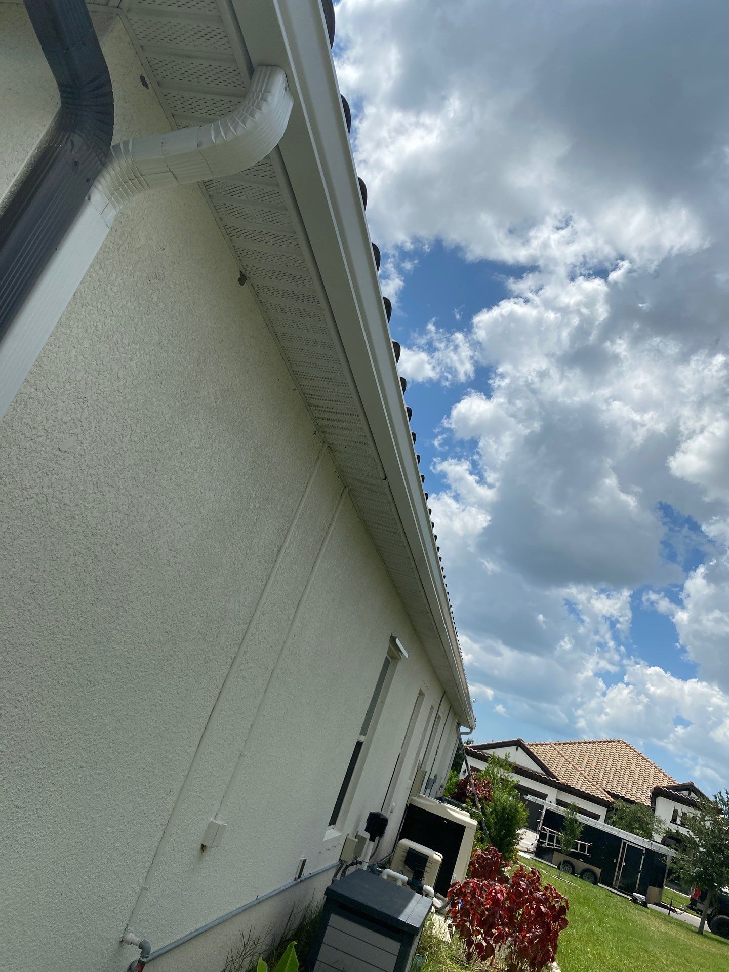 White K Style Seamless Gutters using 6 Inch Seamless Gutters in Sarasota FL by Gutter Professors