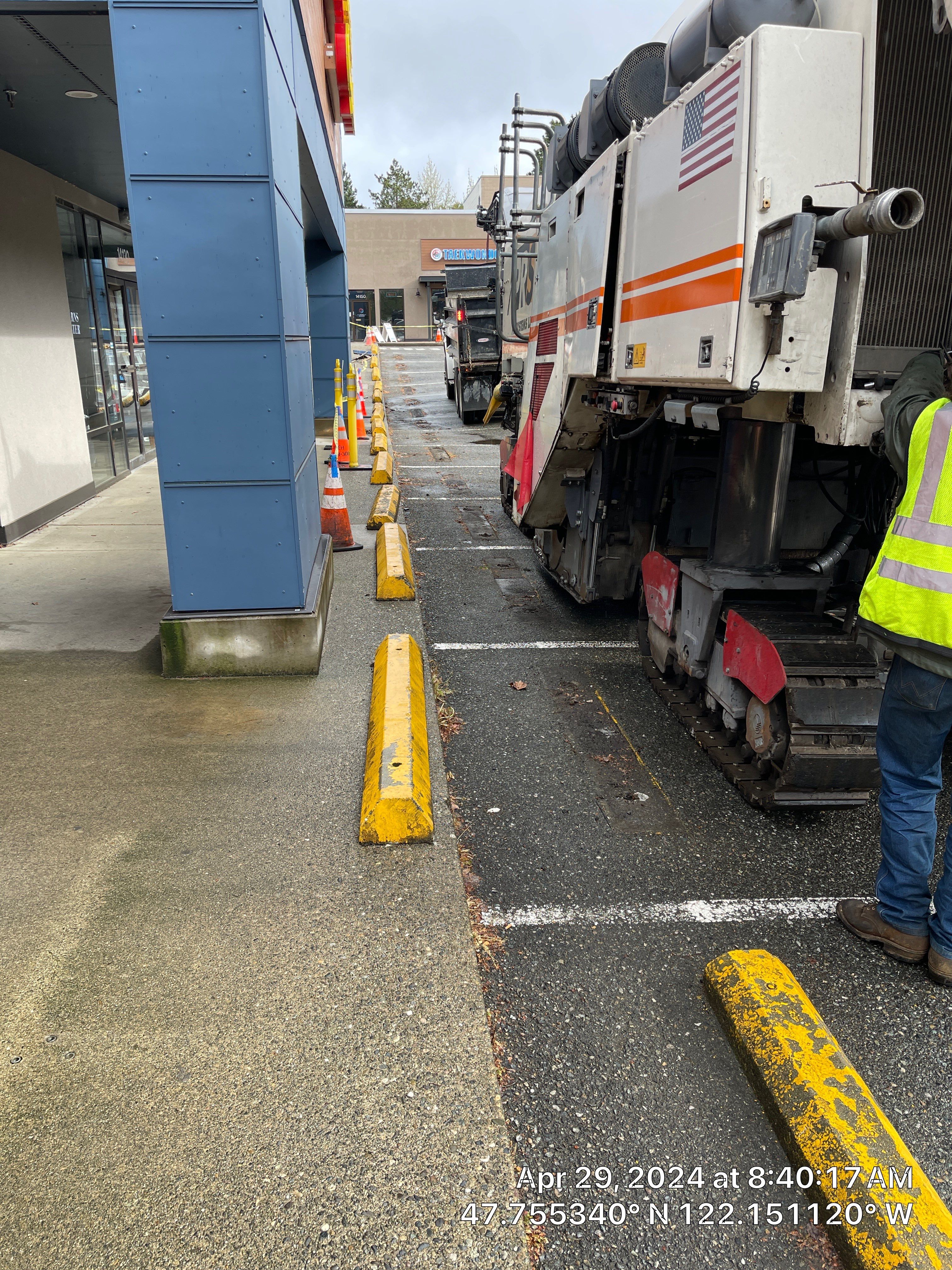 Colliers - Woodinville New Asphalt Parking Lot by Jireh Asphalt & Concrete Inc 