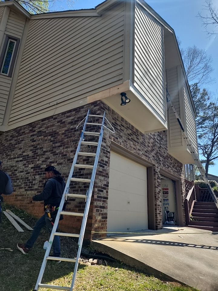 Exterior renovation using James Hardie Siding and Simonton Windows by Indigo State Roofing