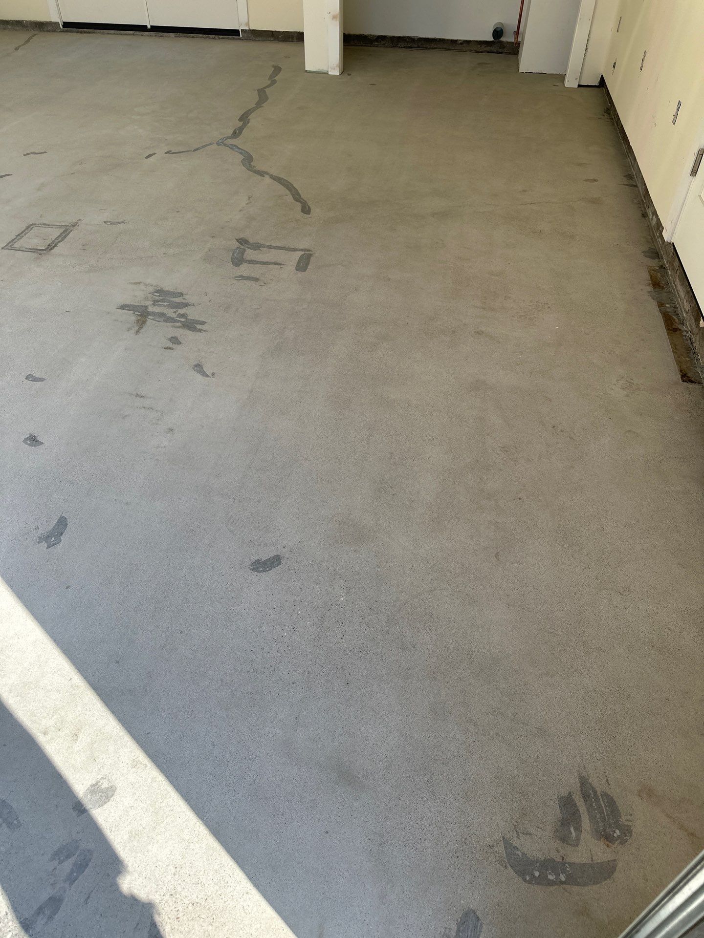 Polyurea Garage Floor Coating with Tidal Wave Flake Finish by MGP Coatings