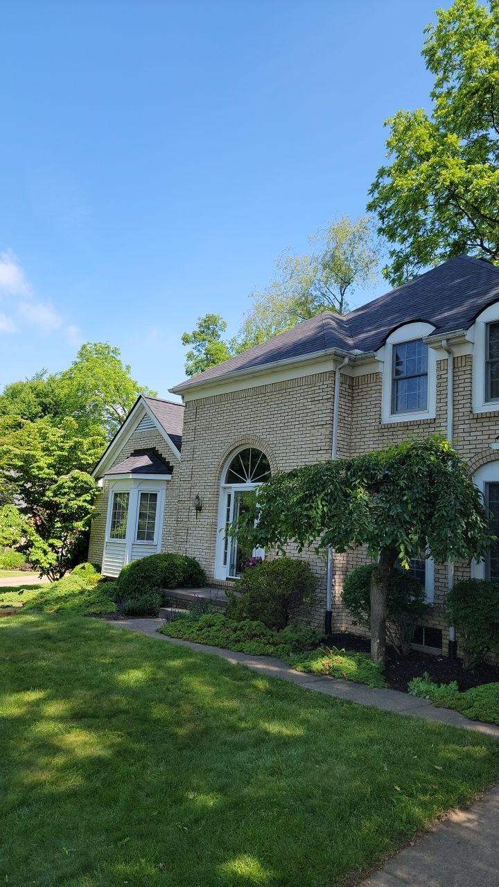 Brand: Atlas Pinnacle Color: Pristine Scotchgarde Black Drip: Black by Eagle Eye Roofing