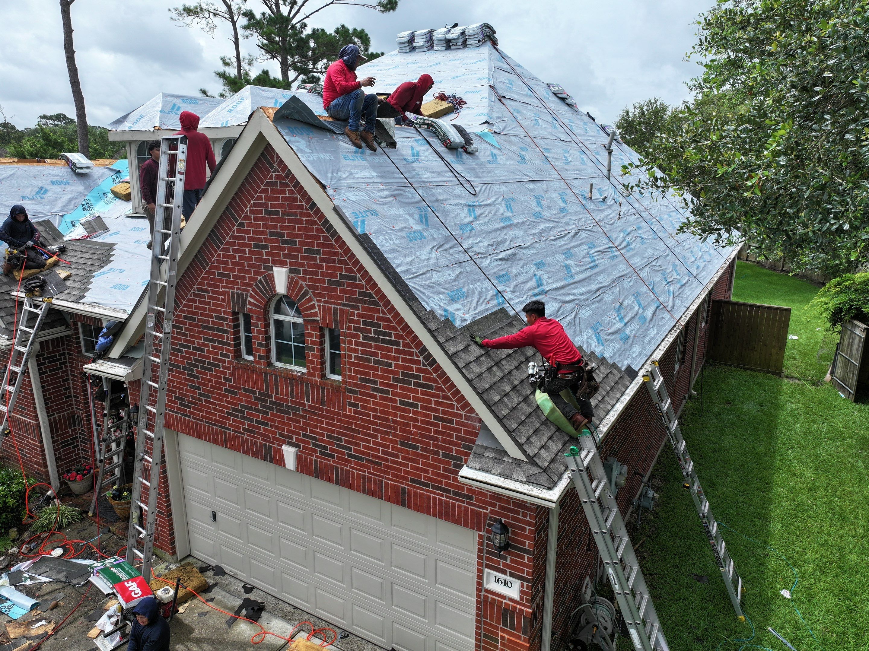 GAF UHDZ - Weathered Wood by Elite Roofing LLC