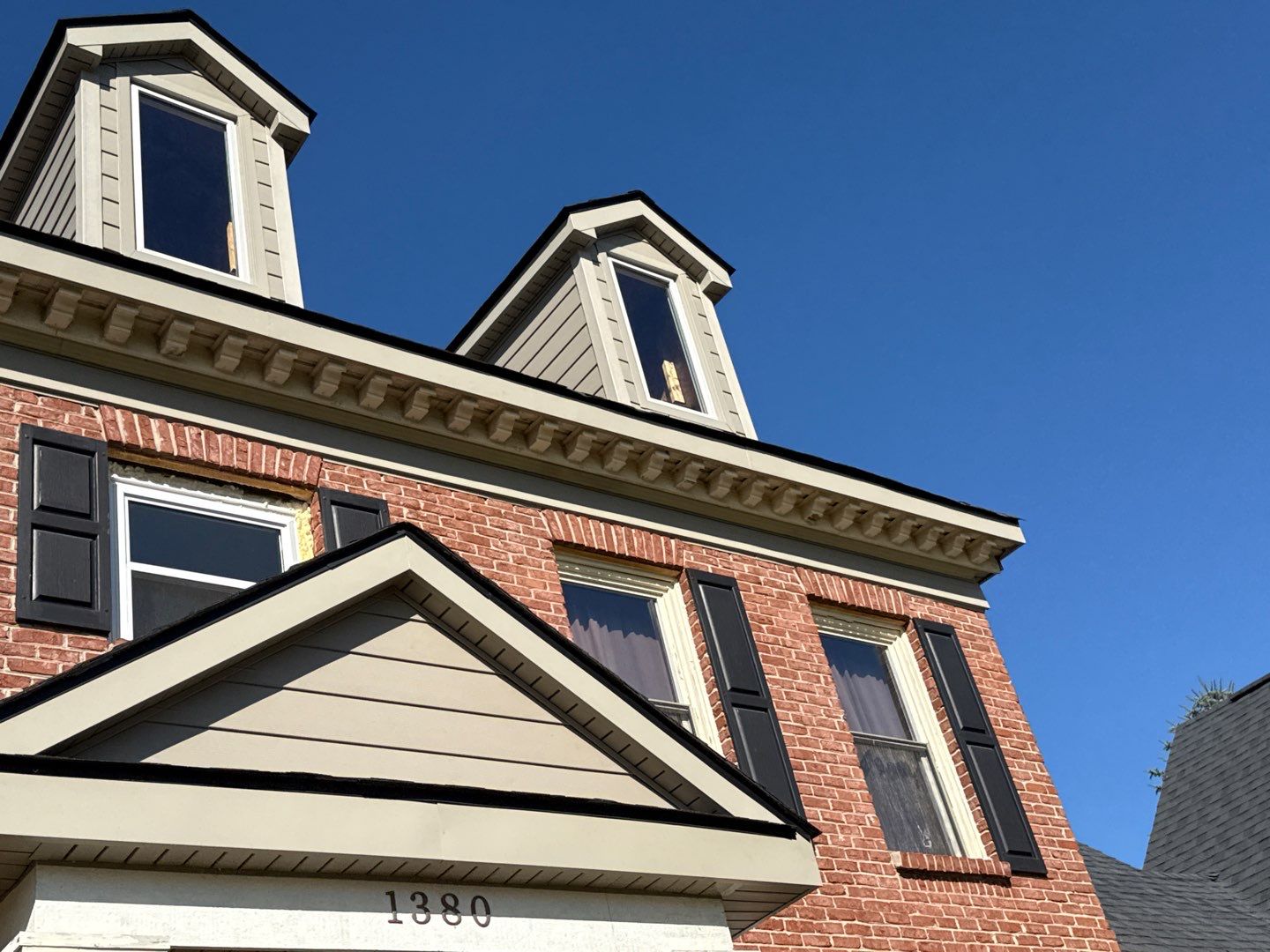 Siding Replacement using Alside S7 Cedar Mill Grain Pebble by 180 Contractors