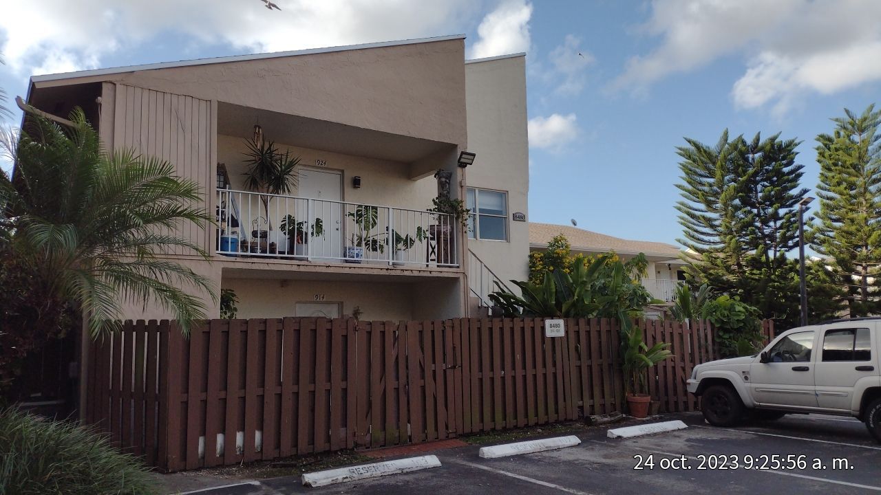 LAKE AND TENNIS VILLAS CONDO BLDG 8480 by Souffront Construction & Engineering