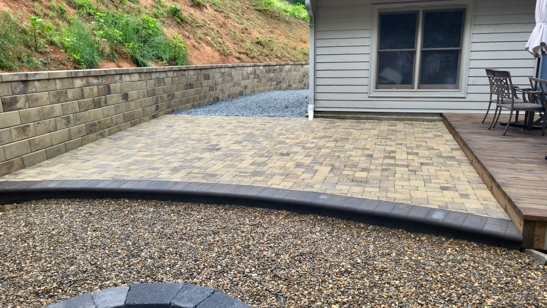 Outdoor Living Space by B&B Landscaping