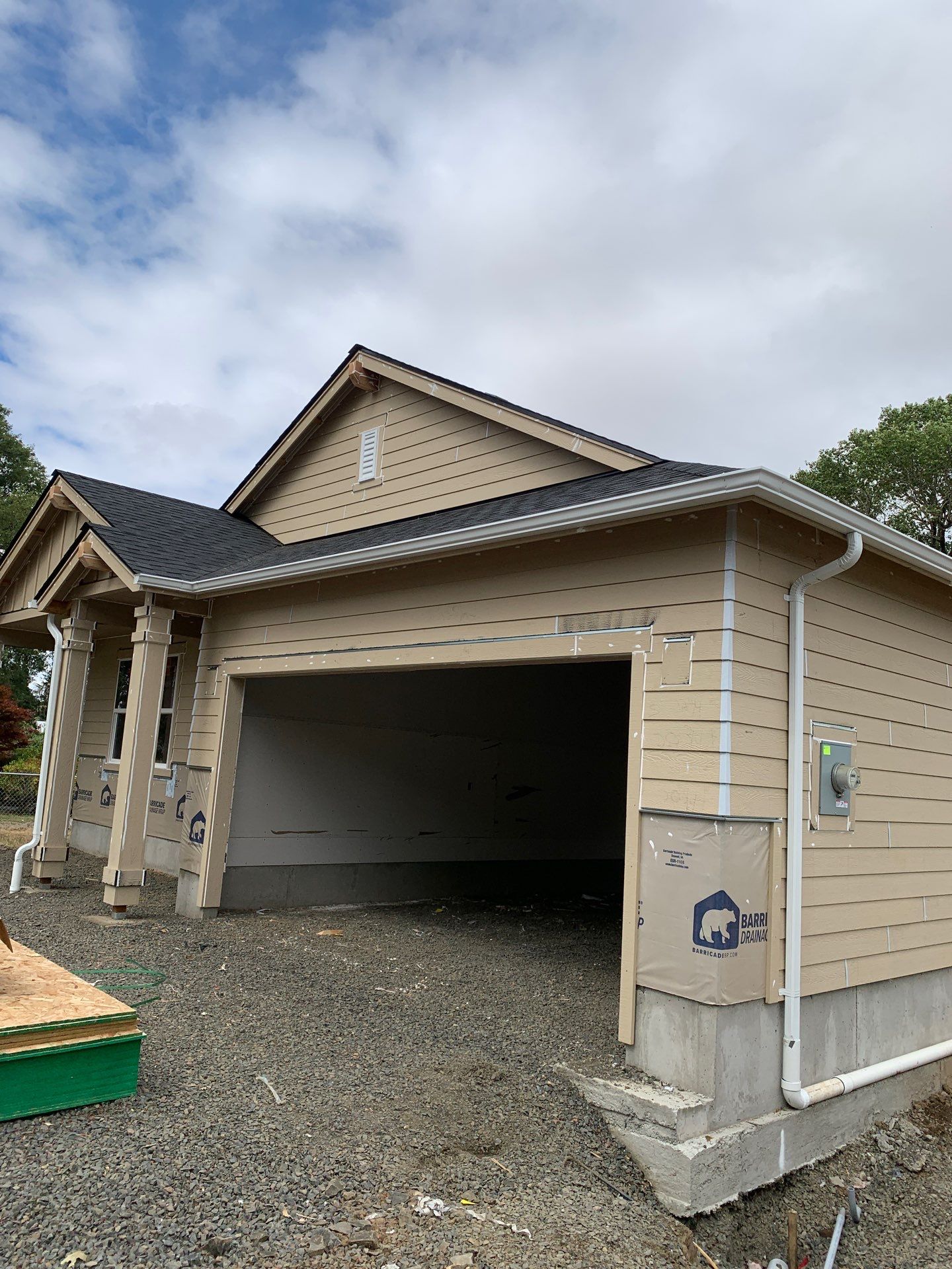 Seamless White Gutter Installation for Eugene New Construction Home by BEST Roofing & Waterproofing
