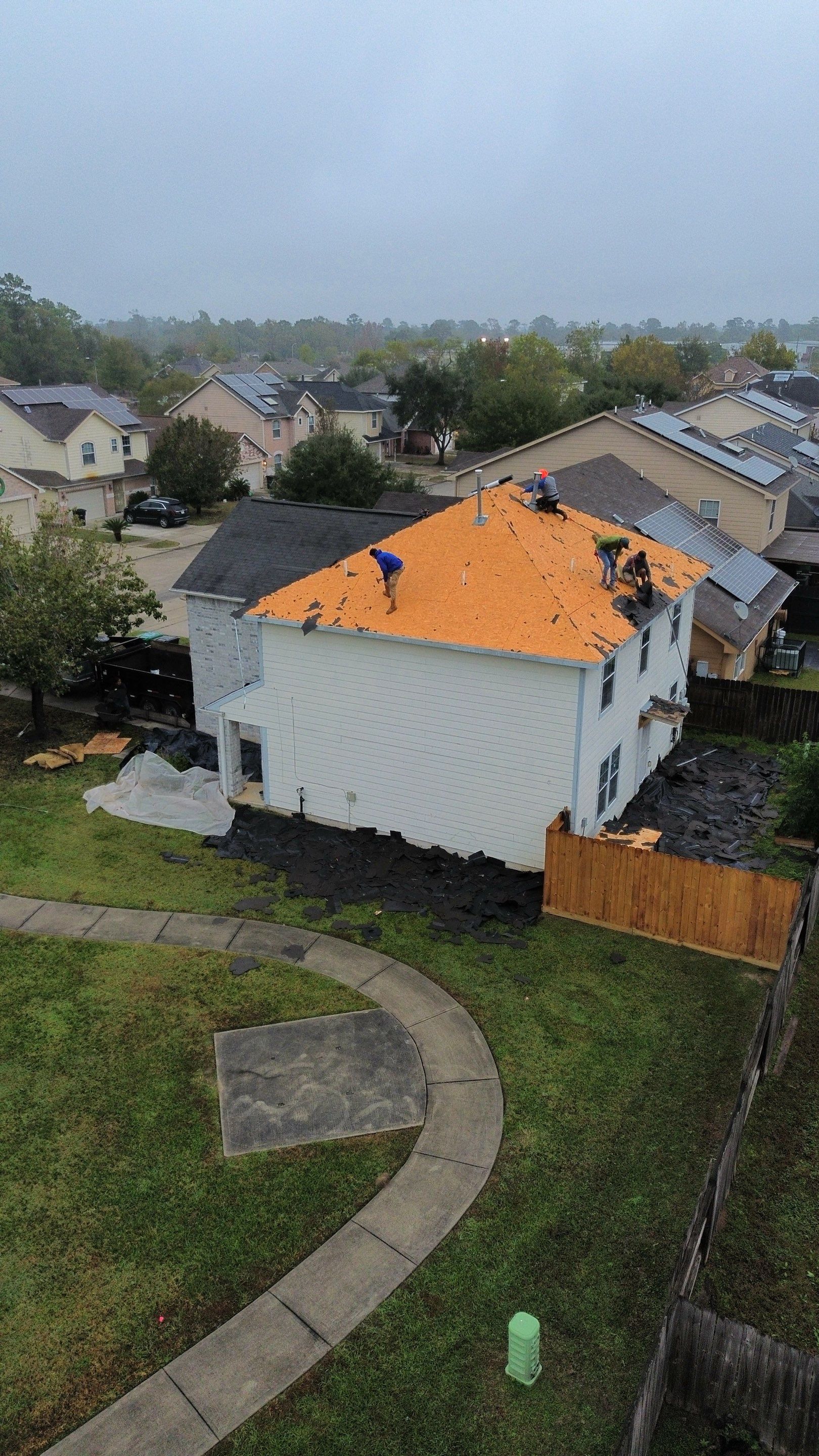 OC Duration Onyx Black by HHH Roofing & Construction