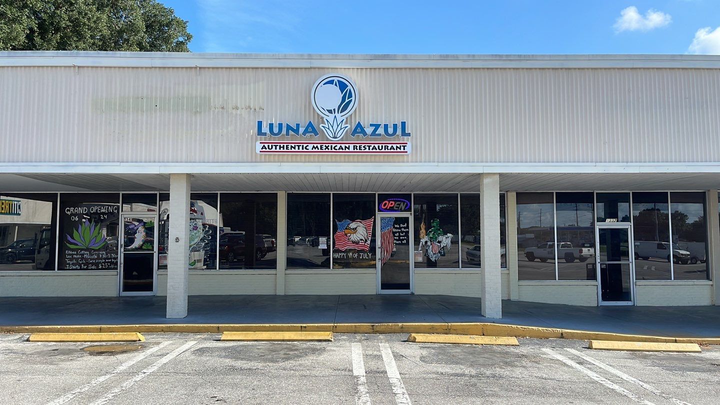 Channel Letters for Luna Azul by SignCrafters