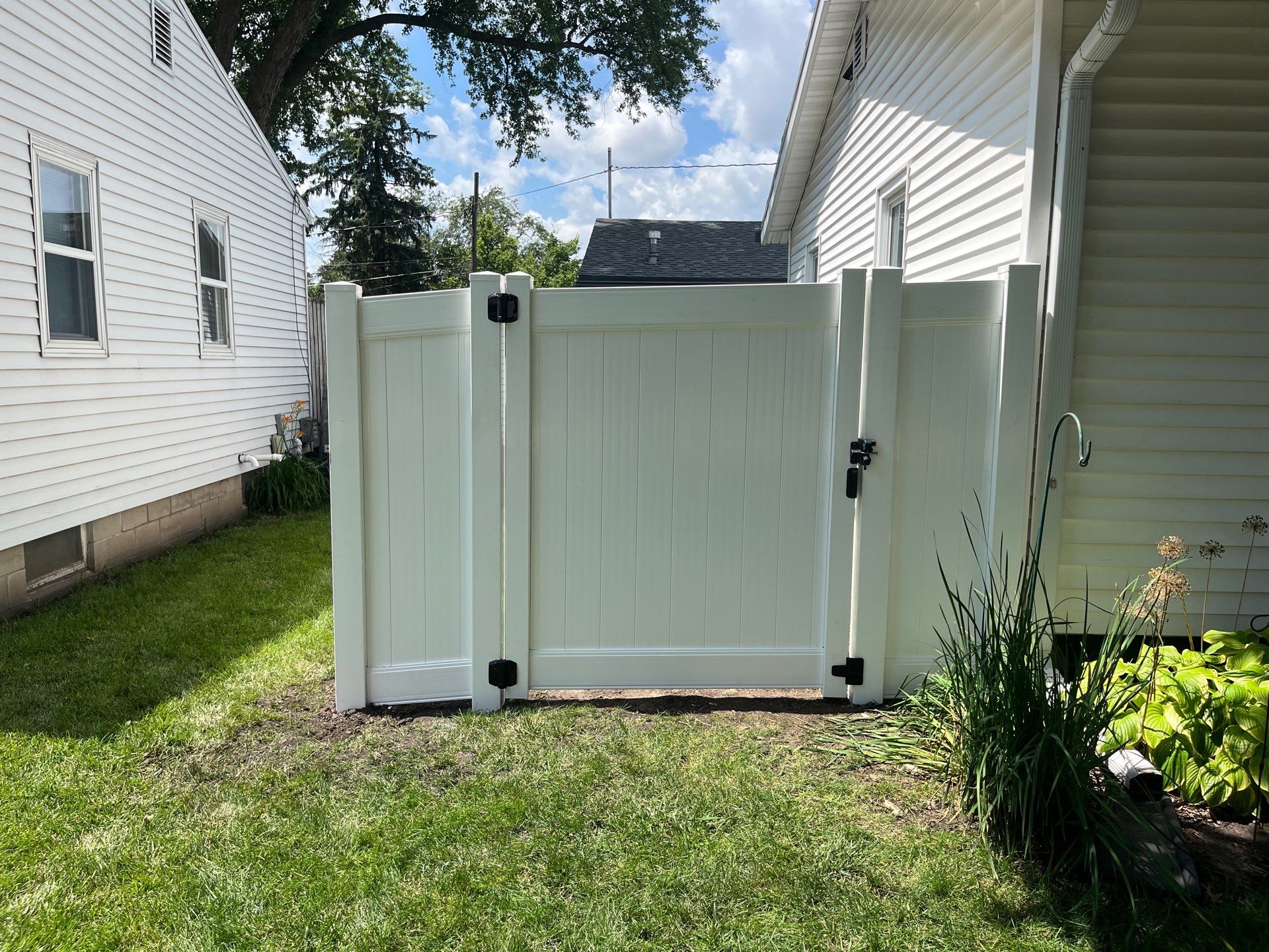 White Vinyl Privacy and Picket Fence Installation in Waterloo by Perfect Picket Fence and Stain