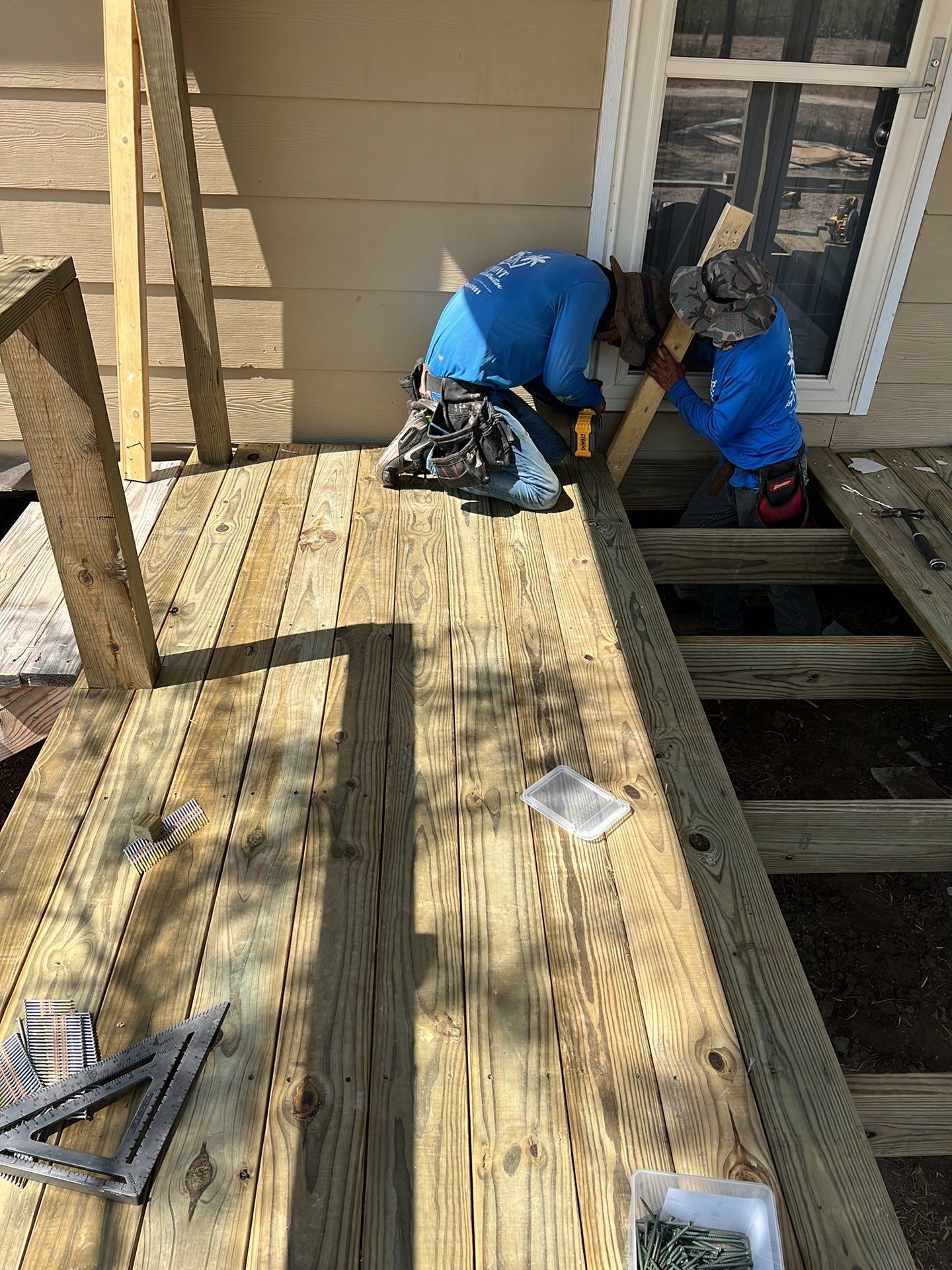 Front Porch Sitt'n by Bayfront Roofing and Construction
