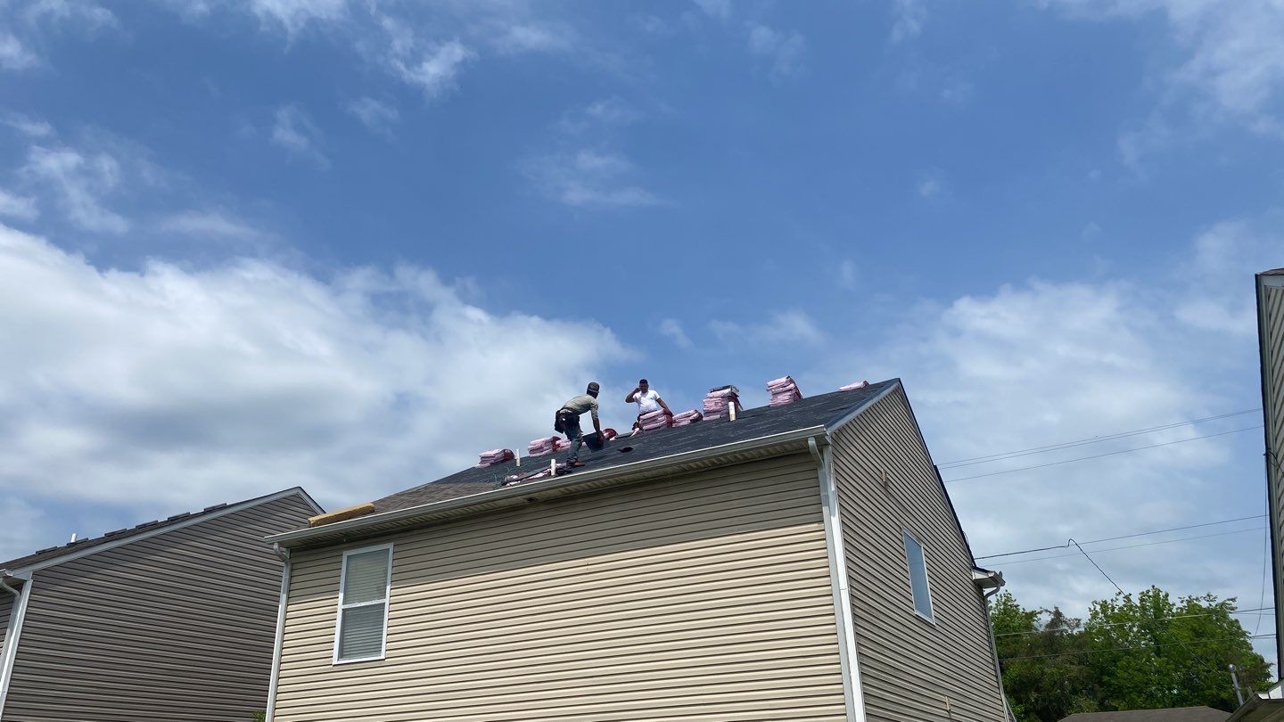 Residential Roofing Installation using Owens Corning TruDef Oakridge Roofing System by Undersun Roofing 