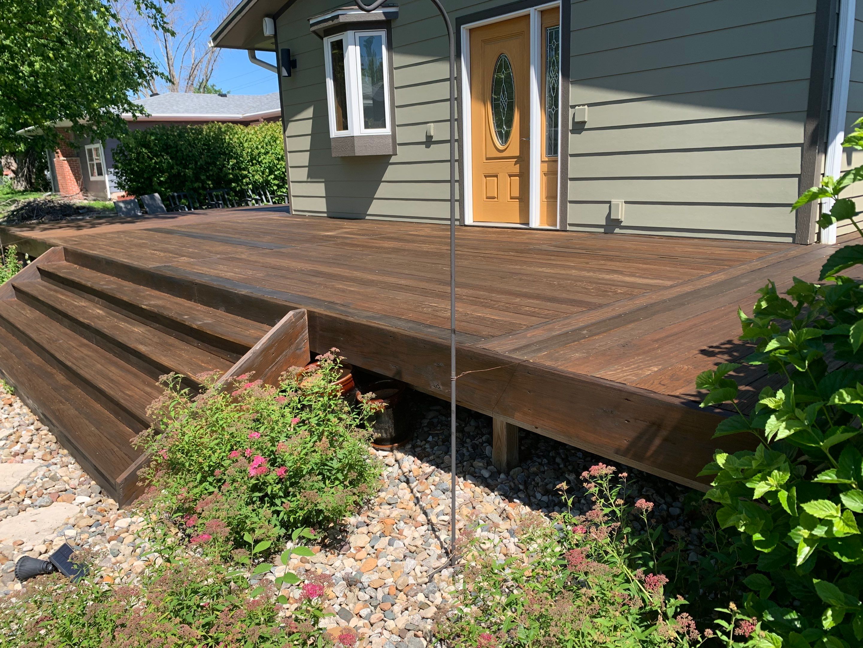 Deck Restain by Cutting edge painting 