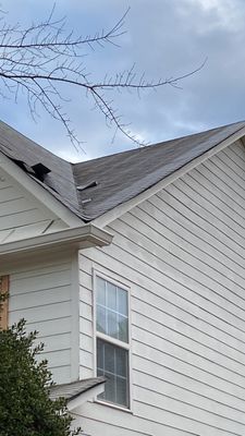 Wind Damage Roof Repair – Missing Shingles & Siding Leak in Alpharetta, GA