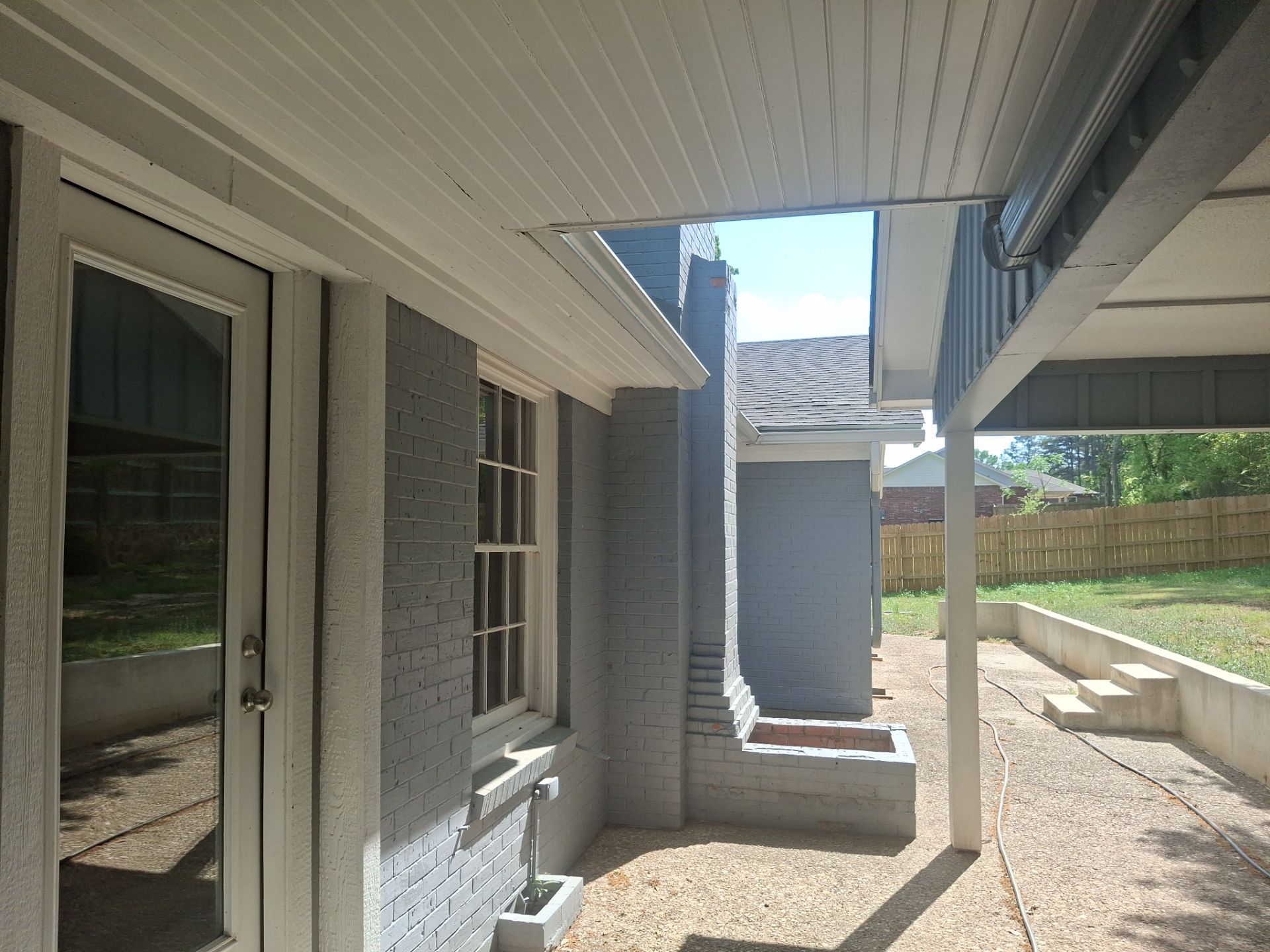 From Gray to Modern White: Exterior Repaint in Tyler, TX by Quality Coats Painting
