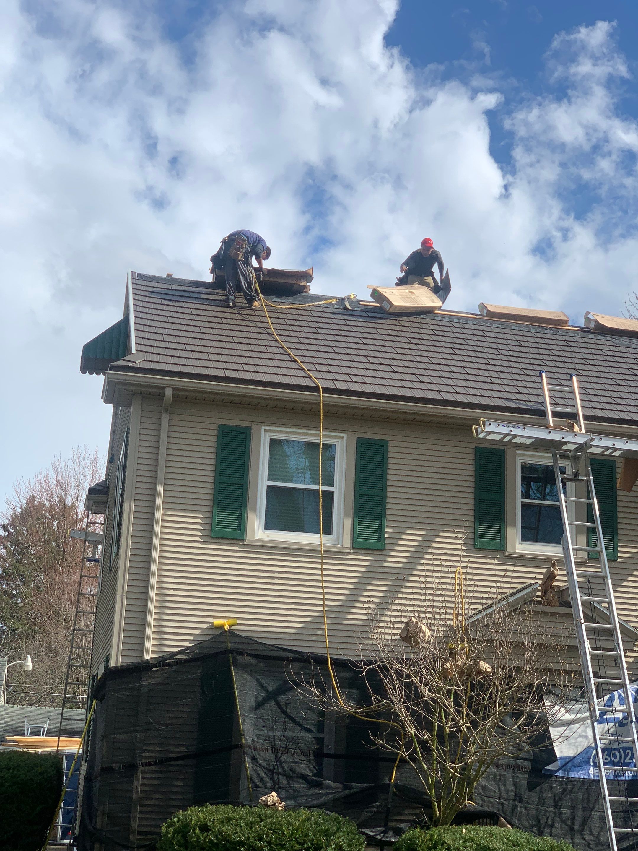 Residential Roofing Installation using Vic West Nothridge Slate by 4Ever Metal Roofing