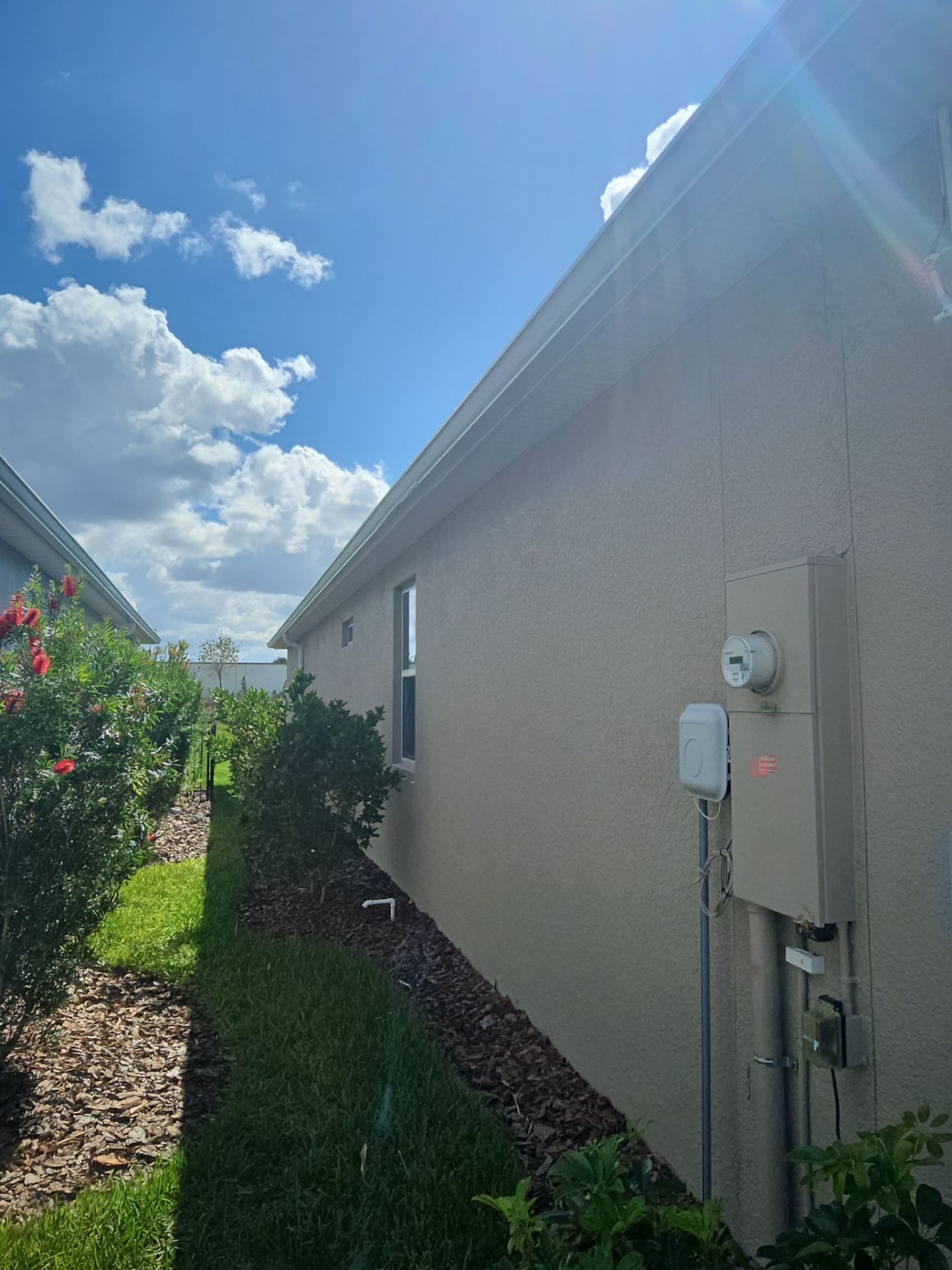 6 Inch Seamless Gutters using 6 Inch Seamless Gutters in Lakewood Ranch FL by Gutter Professors