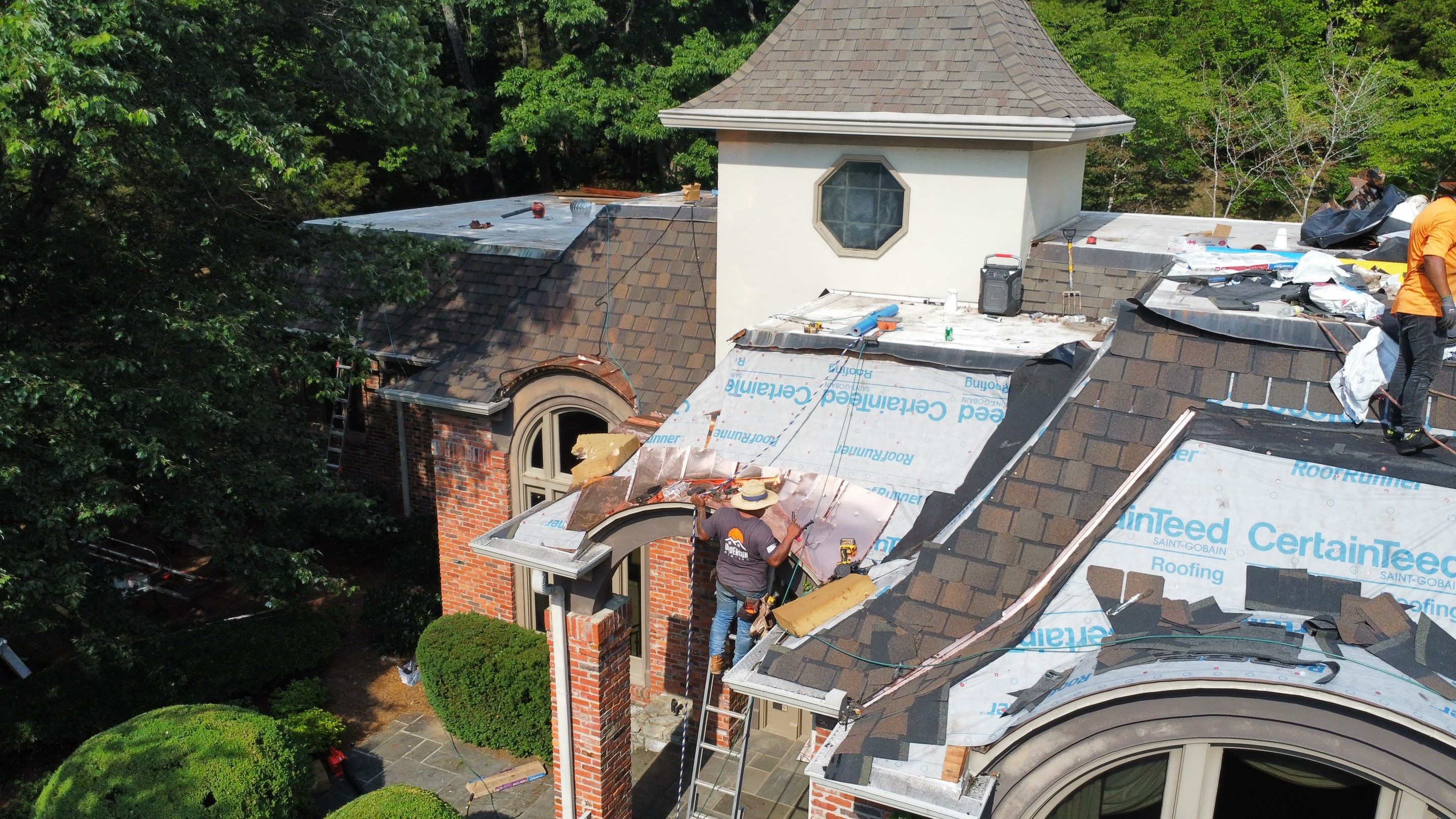 Residential Roofing Installation using Certainteed Belmont Shingles and TPO by Undersun Roofing 